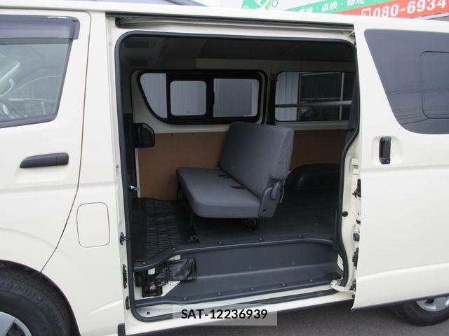Toyota HIACE VAN 2023-12 6676190-19