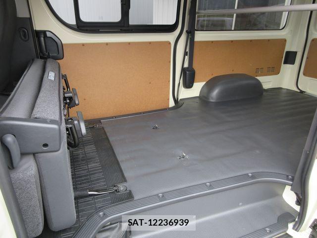 Toyota HIACE VAN 2023-12 6676190-21