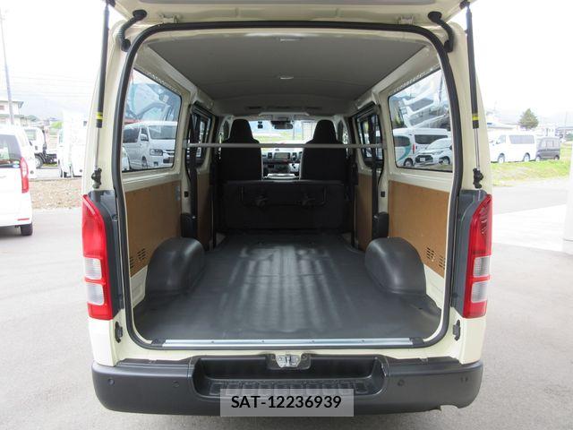 Toyota HIACE VAN 2023-12 6676190-23