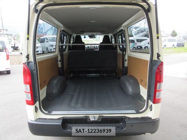 Toyota HIACE VAN 2023-12 6676190-24
