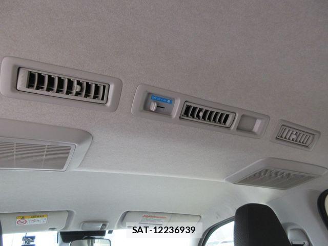 Toyota HIACE VAN 2023-12 6676190-27