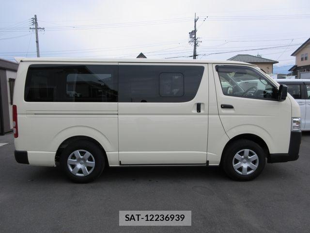 Toyota HIACE VAN 2023-12 6676190-3