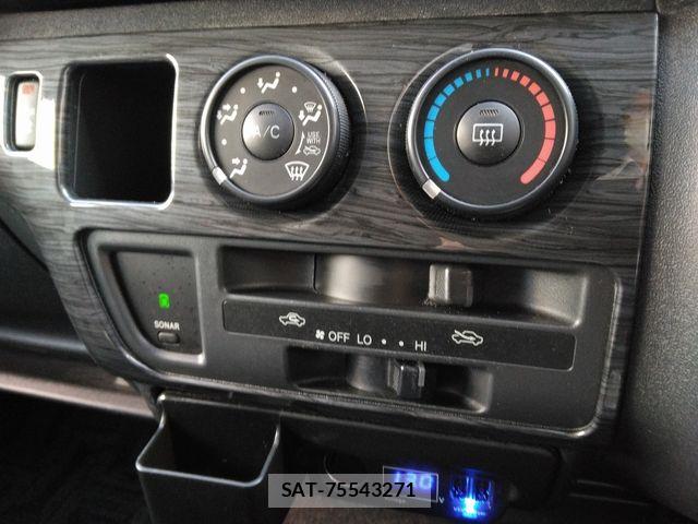 Toyota HIACE VAN 2009-08 6676200-2