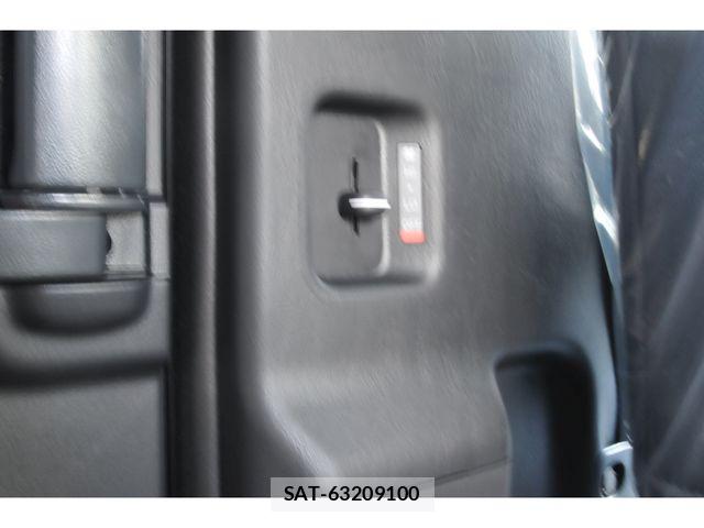 Toyota HIACE VAN 2026-03 6682681-12