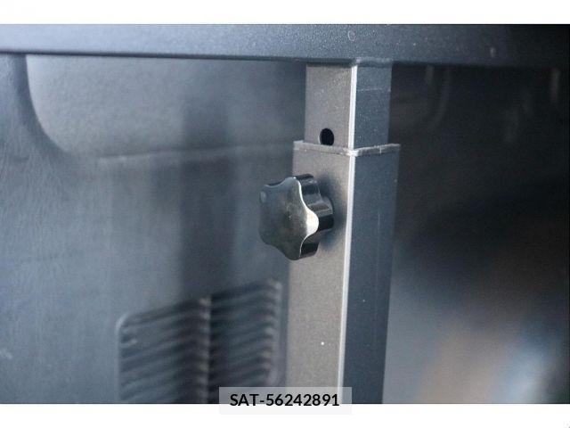 Toyota HIACE VAN 2017-01 6716244-16