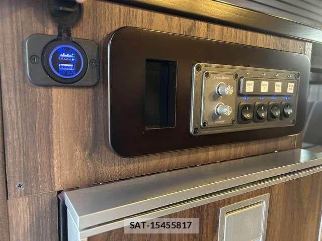 Toyota HIACE VAN 2025-12 6751800-11