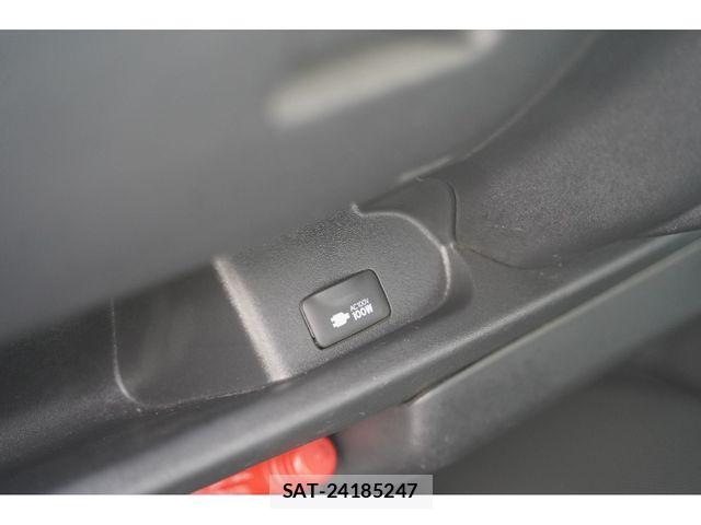Toyota HIACE VAN 2018-05 6751808-3