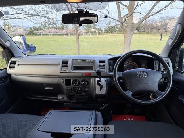 Toyota HIACE VAN 2013-07 6791075-12