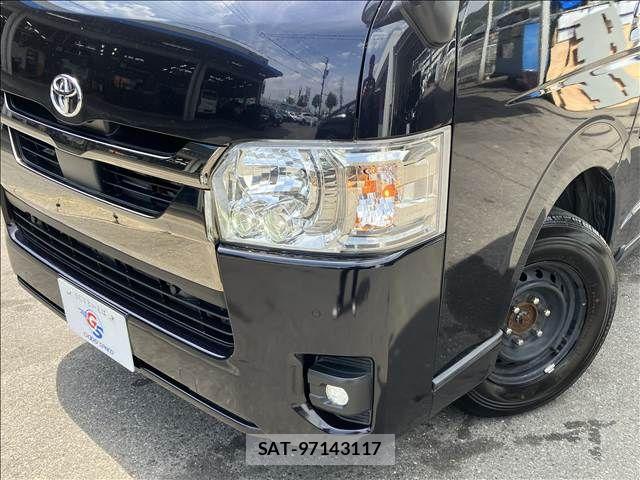 Toyota HIACE VAN 2023-03 6815201-17