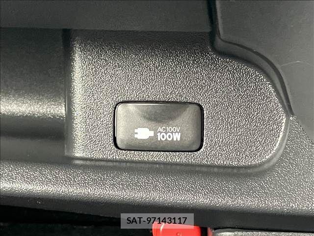 Toyota HIACE VAN 2023-03 6815201-3