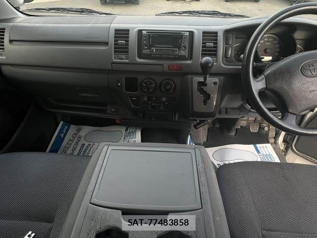 Toyota HIACE VAN 2005-04 6815202-3