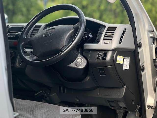 Toyota HIACE VAN 2005-04 6815202-5