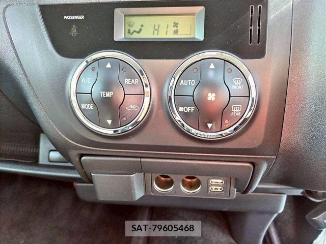 Toyota HIACE VAN 2012-07 6815200-28