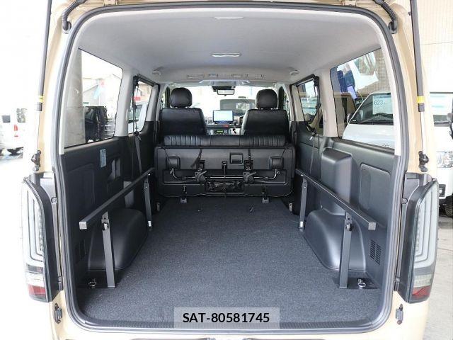 Toyota HIACE VAN 2026-01 6815181-11