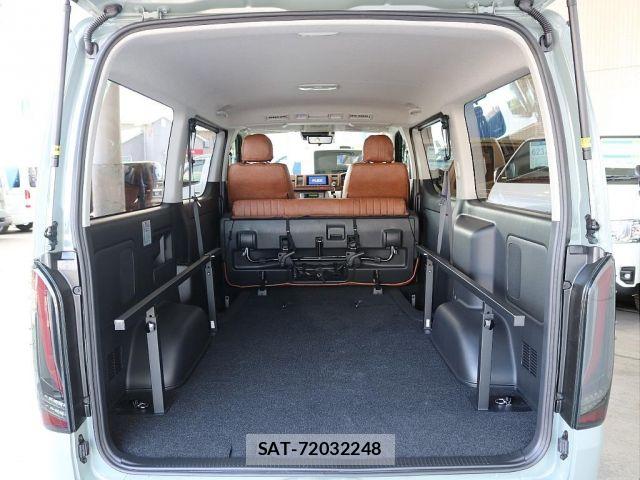 Toyota HIACE VAN 2026-01 6815182-12