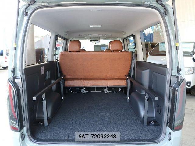 Toyota HIACE VAN 2026-01 6815182-13