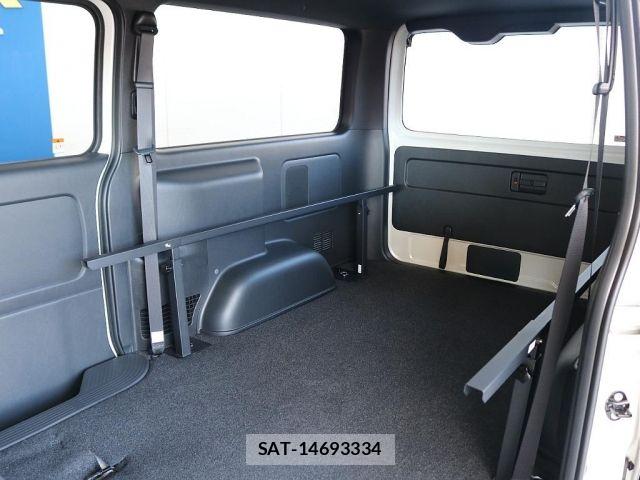Toyota HIACE VAN 2025-09 6815186-11