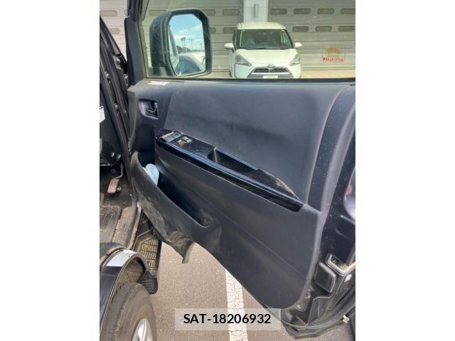 Toyota HIACE VAN 2021-07 6906038-10