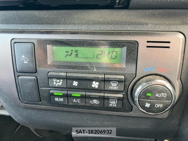 Toyota HIACE VAN 2021-07 6906038-17