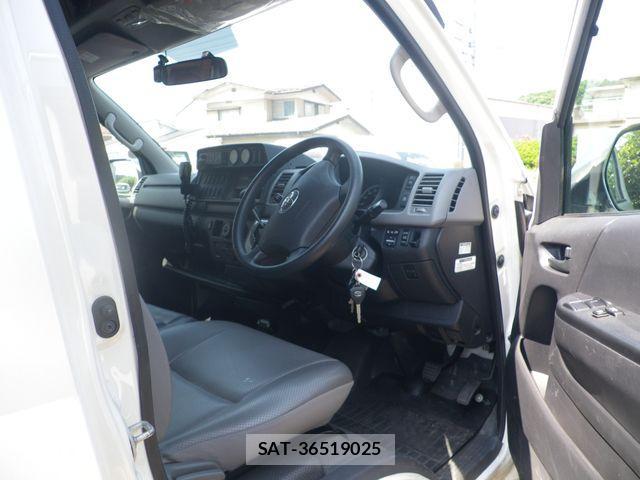 Toyota HIACE VAN 2007-12 6906039-2