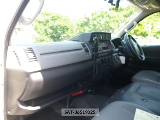 Toyota HIACE VAN 2007-12 6906039-3