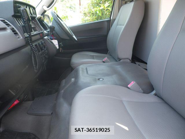 Toyota HIACE VAN 2007-12 6906039-4
