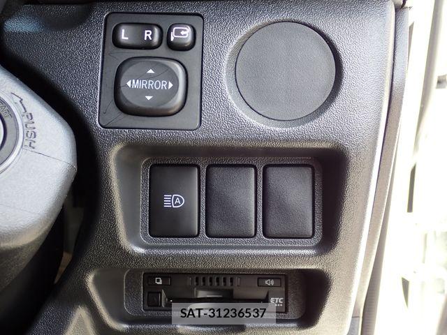 Toyota HIACE VAN 2022-10 6993982-16