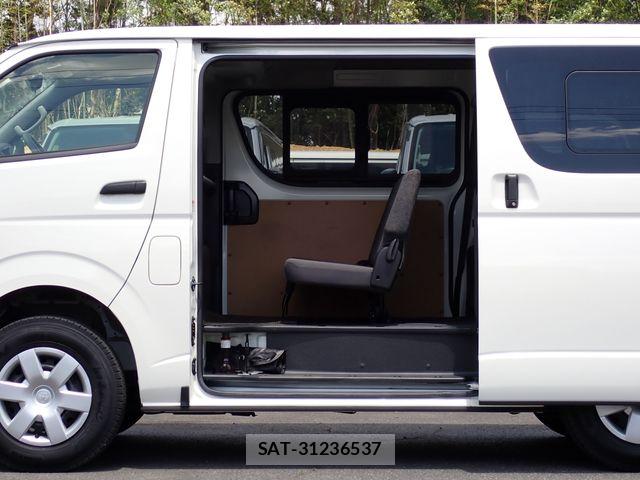 Toyota HIACE VAN 2022-10 6993982-4