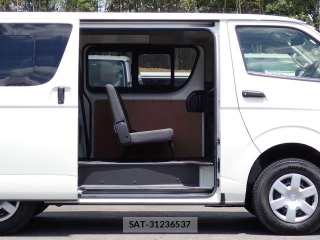 Toyota HIACE VAN 2022-10 6993982-5