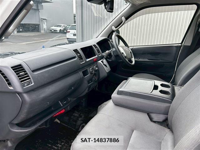 Toyota HIACE VAN 2024-03 7020580-11
