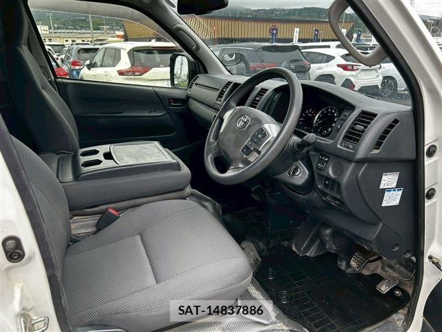 Toyota HIACE VAN 2024-03 7020580-12