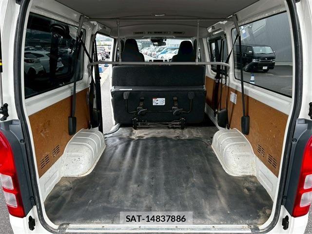 Toyota HIACE VAN 2024-03 7020580-17