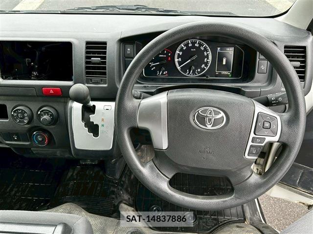 Toyota HIACE VAN 2024-03 7020580-18