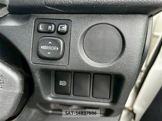 Toyota HIACE VAN 2024-03 7020580-22