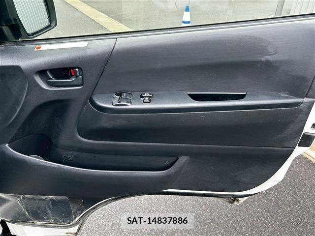 Toyota HIACE VAN 2024-03 7020580-23