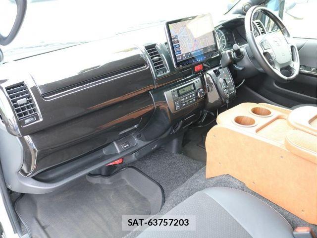 Toyota HIACE VAN 2022-03 7058770-5