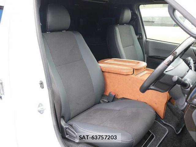 Toyota HIACE VAN 2022-03 7058770-7