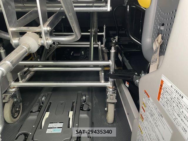 Toyota HIACE VAN 2026-04 7058766-15
