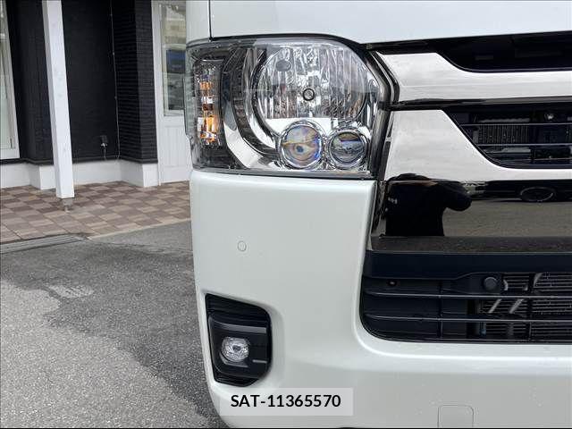 Toyota HIACE VAN 2023-11 7219380-9
