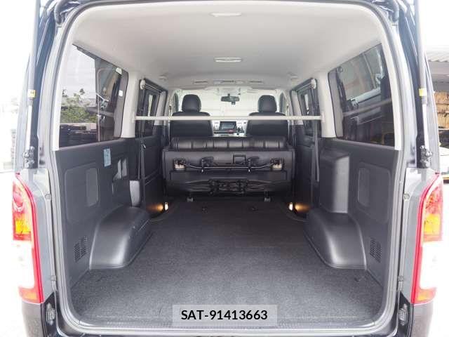 Toyota HIACE VAN 2017-07 7219354-10