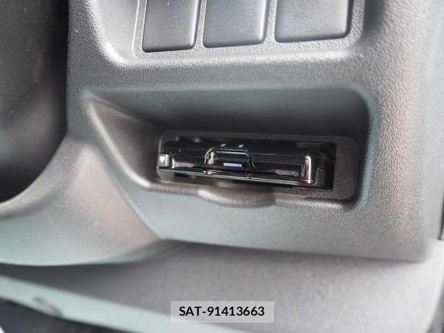 Toyota HIACE VAN 2017-07 7219354-16