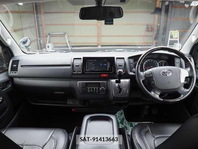 Toyota HIACE VAN 2017-07 7219354-1