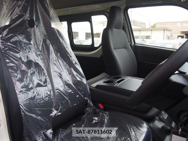 Toyota HIACE VAN 2026-05 7219396-4