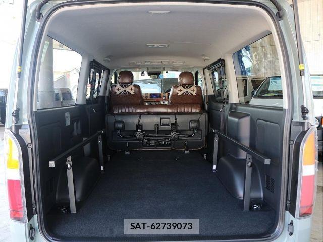 Toyota HIACE VAN 2025-01 7219379-10