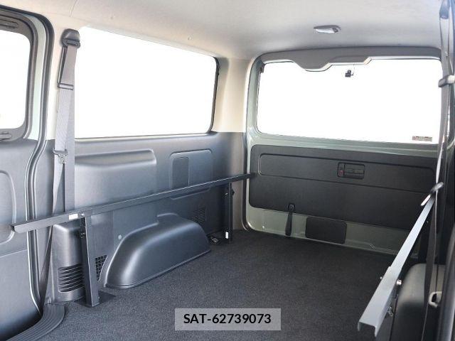 Toyota HIACE VAN 2025-01 7219379-11