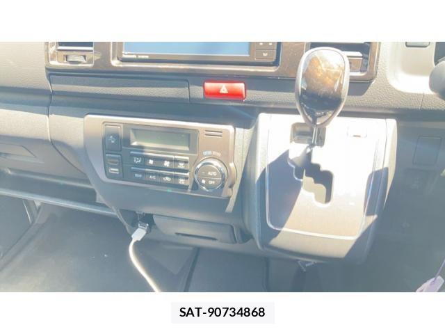 Toyota HIACE VAN 2022-02 7219375-18