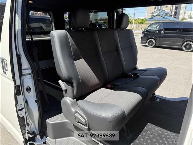 Toyota HIACE VAN 2025-05 7219381-9