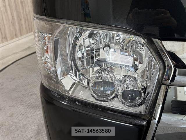 Toyota HIACE VAN 2019-11 7219360-24