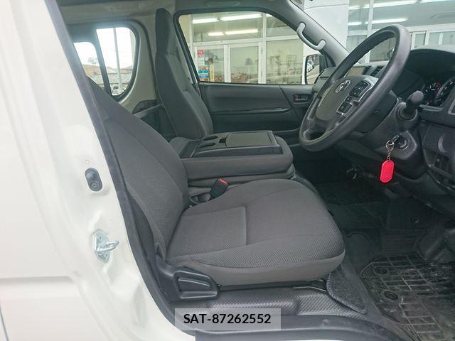 Toyota HIACE VAN 2022-02 7219384-1