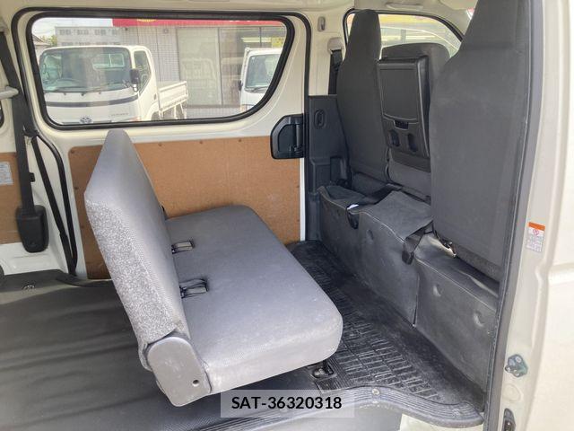 Toyota HIACE VAN 2021-04 7219370-9